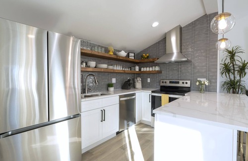Morse Park Apartment | Luxury Escape near Red Rocks, Dwtn & Mtns!