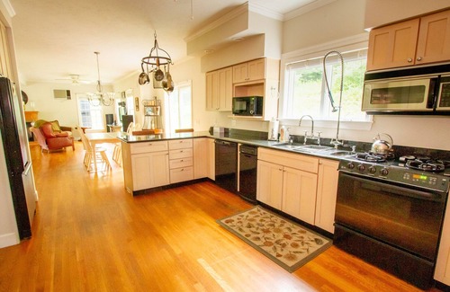 Woodstock House | 🌺Luxury Estate🌳 25 Gorgeous Acres of Privacy 🌳Family Getaway🌳Swimming Pond🌺