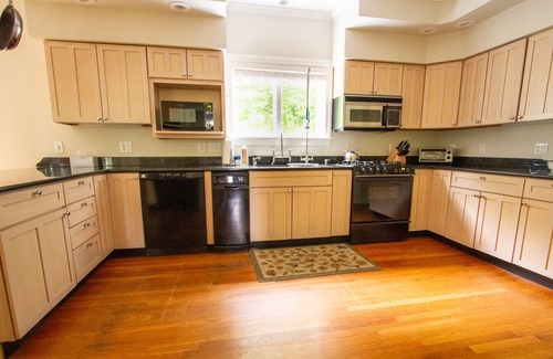 Woodstock House | 🌺Luxury Estate🌳 25 Gorgeous Acres of Privacy 🌳Family Getaway🌳Swimming Pond🌺