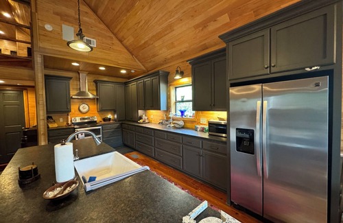 Oxford Cabin | Luxury Estate Home with Private Lake in Oxford