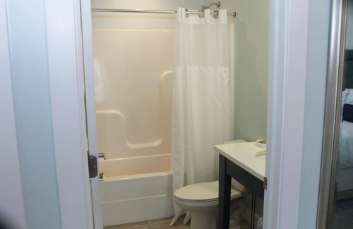 Lackey Resort | Luxury Estates Town Home w/3BR & 2 kitchens. Near Busch Gardens & Water Country