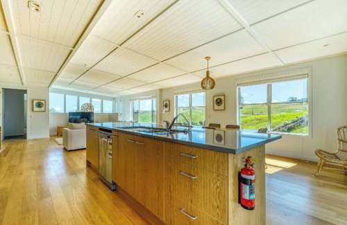 Karkari Peninsula House | Luxury Executive 4 Bedroom Holiday Home