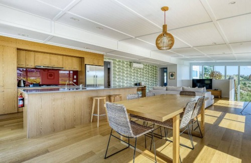 Karkari Peninsula House | Luxury Executive 4 Bedroom Holiday Home