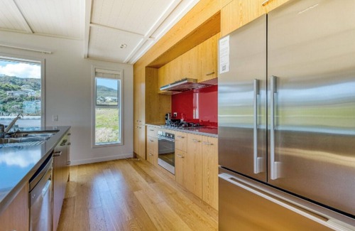 Karkari Peninsula House | Luxury Executive 4 Bedroom Holiday Home