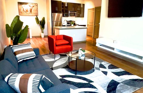 George Bush Park/Eldridge Apartment | Luxury, Exquisite, Tastefully Furnished Space for Couples and Families"