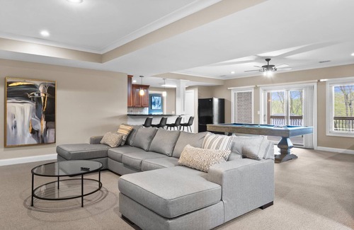 Landen House | Luxury Extended-Stay 5-King Ranch near Mason/Loveland