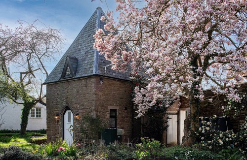 Lea Cottage | Luxury fairytale cottage perfect for couples (and dogs)nn