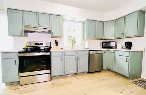 Warrensburg House | Luxury Fall Retreat with mountain views - 10 min to Lake George