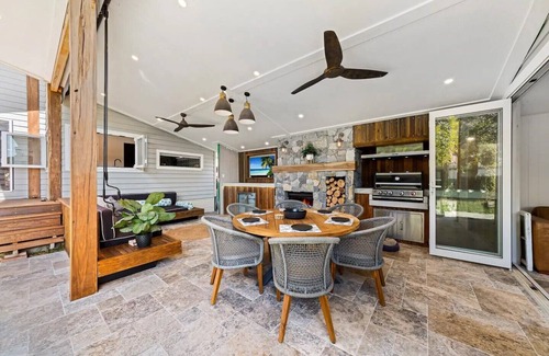 Patonga House | Luxury Family Beach House with heated Pool