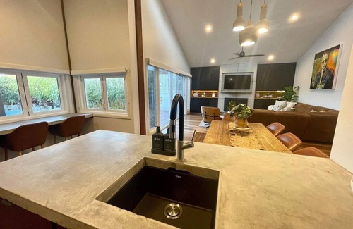 Patonga House | Luxury Family Beach House with heated Pool