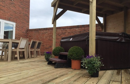 Seahouses House | Luxury family beach retreat with Hot Tub 150 m to beach.