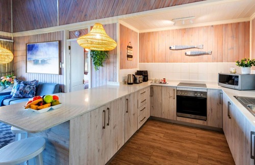 Knysna Ski Chalet | Luxury Family Chalet | BBQ Deck & Lagoon View