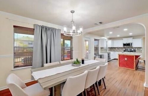 West San Antonio House | Luxury Family Getaway w Private Pool