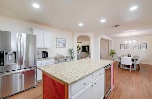 West San Antonio House | Luxury Family Getaway w Private Pool