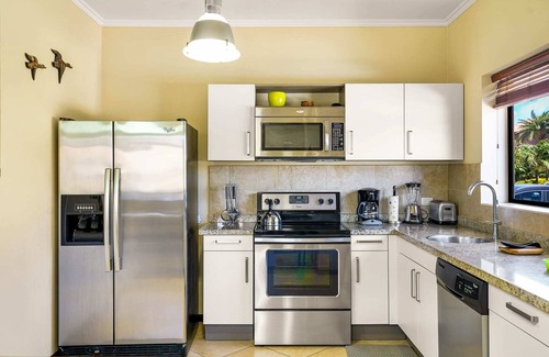 Gold Coast House | Luxury Family Home with Pool Amenities