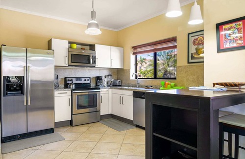 Gold Coast House | Luxury Family Home with Pool Amenities
