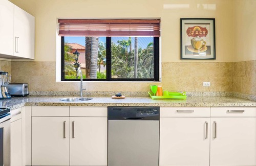 Gold Coast House | Luxury Family Home with Pool Amenities