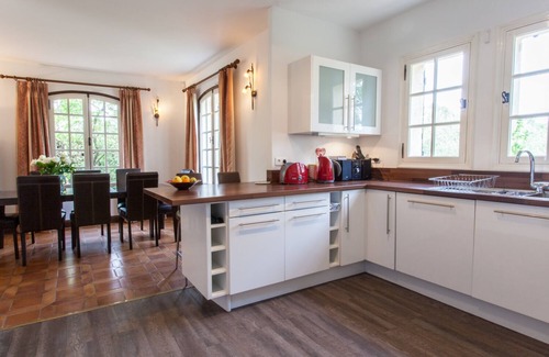 Valbonne Villa | Luxury Family Villa 450 metres from Valbonne