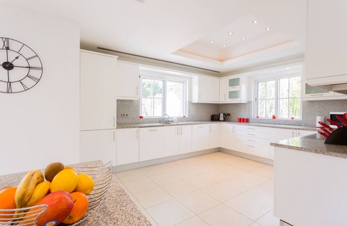 Quarteira Villa | Luxury Family Villa Overlooking 1st green of VilaSol golf, large pool and bar!