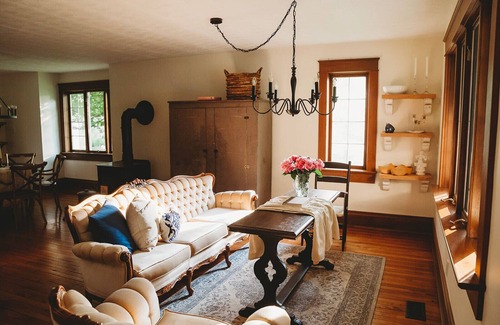 Waterford Other | Luxury Farmhouse with Hot Tub on Vineyard