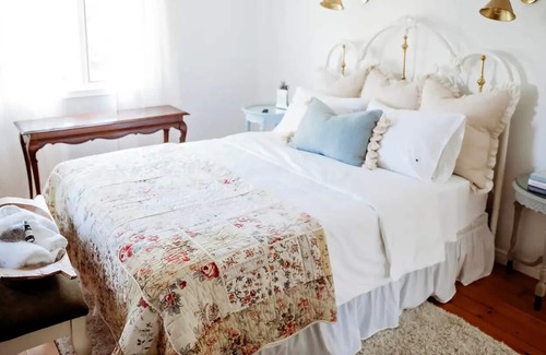 Waterford Other | Luxury Farmhouse with Hot Tub on Vineyard