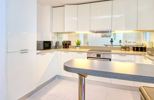 Botwell Apartment | Luxury flat at Hayes near Heathrow Airport, London