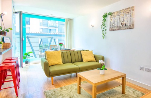 Botwell Apartment | Luxury flat at Hayes near Heathrow Airport, London