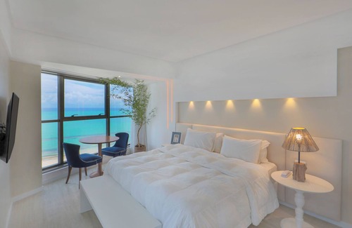 Pina Apartment | LUXURY FLAT DECORATED HIGH FLOOR AT THE SEASIDE OF THE BEACH OF BOA VIAGEM IN HOTEL