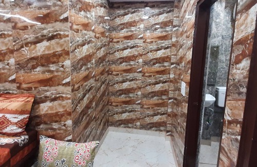 Lajpat Nagar Bed & Breakfast | Luxury Flat in Foreigner Areof Lajpat Nagar With Fully Equipped Kitch