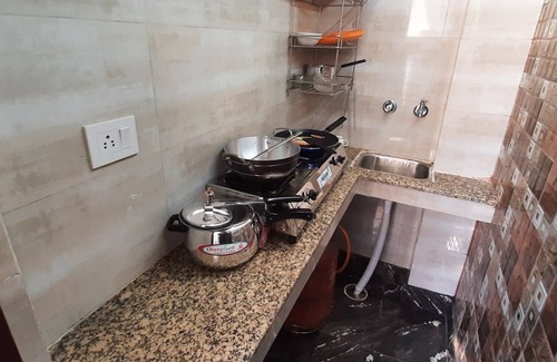 Lajpat Nagar Bed & Breakfast | Luxury Flat in Foreigner Areof Lajpat Nagar With Fully Equipped Kitch