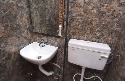 Lajpat Nagar Bed & Breakfast | Luxury Flat in Foreigner Areof Lajpat Nagar With Fully Equipped Kitch