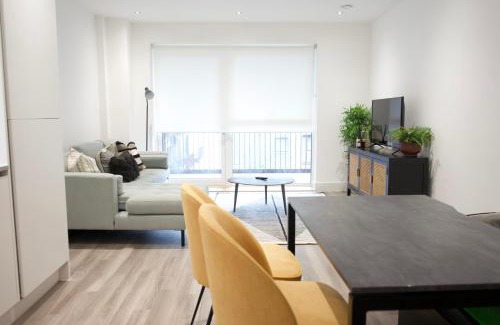 Royal Docks Apartment | Luxury flat in Royal Wharf