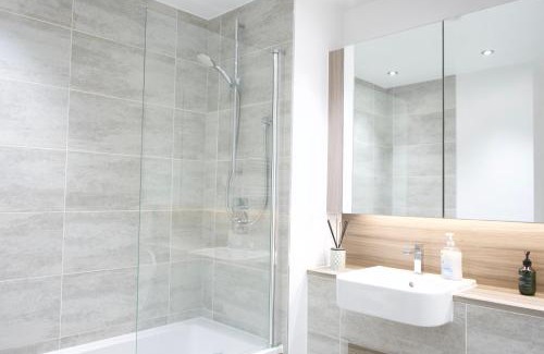 Royal Docks Apartment | Luxury flat in Royal Wharf