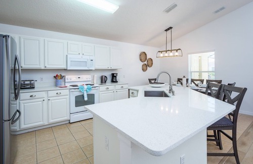 Highgate Park Villa | Luxury Florida villa close to Disney with SOUTH FACING private pool/spa