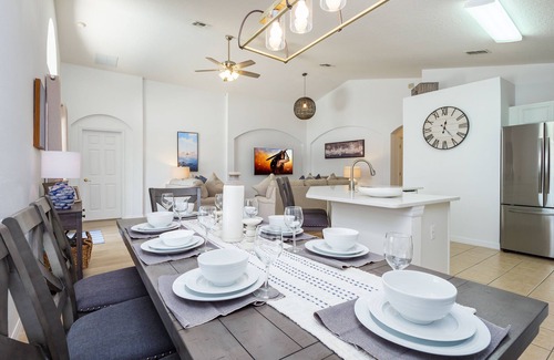 Highgate Park Villa | Luxury Florida villa close to Disney with SOUTH FACING private pool/spa