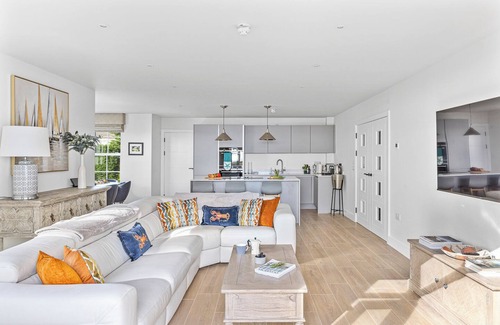 Carlyon Bay Apartment | Luxury for 6 near Fowey & Eden Project - Beach & Golf