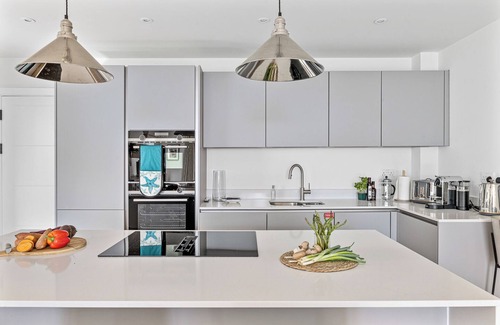 Carlyon Bay Apartment | Luxury for 6 near Fowey & Eden Project - Beach & Golf