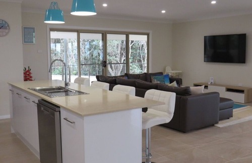 North Coast House | Luxury four bedroom Beachfront house ideal for families.