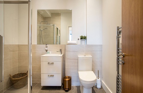 Ormeau Apartment | Luxury | Fully Equipped Kitchen | Ormeau Park
