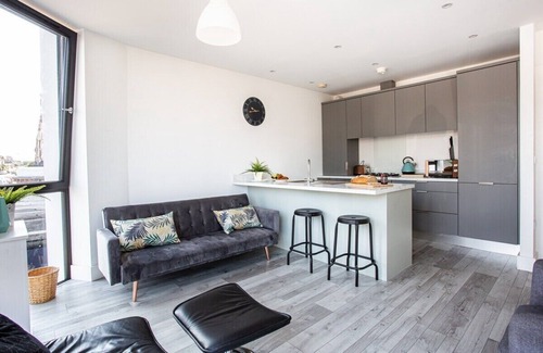 Ormeau Apartment | Luxury | Fully Equipped Kitchen | Ormeau Park