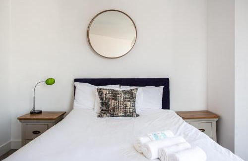 Ormeau Apartment | Luxury Fully Equipped Kitchen Ormeau Park