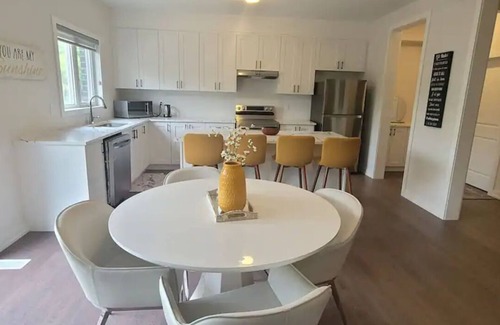 Simcoe House | Luxury Furnished 5 Bedroom House In Norfolk Simcoe