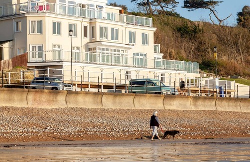 Totland Bay Apartment | Luxury Garden Apartment