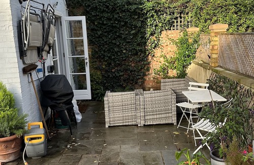 Chiswick Riverside Apartment | Luxury Garden Flat in leafy Grove Park, Chiswick London W4