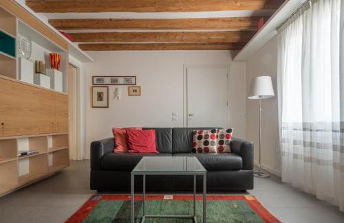 Dorsoduro Apartment | Luxury Garden Mansion R&R