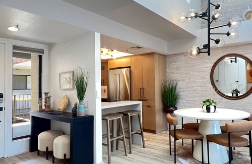 Baristo Condo | Luxury gated downtown Palm Springs condo: spectacular views, pool, spa, tennis