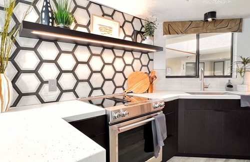 Baristo Condo | Luxury gated downtown Palm Springs condo: spectacular views, pool, spa, tennis