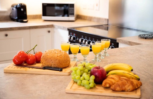 Dorchester House | Luxury 3 Bed/Bath ensuite self catering accommodation in Dorset converted barn.