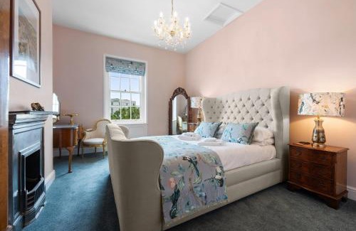 Bognor Regis Apartment | Luxury Georgian home, hot tub, sea view, private garden, sleeps 6