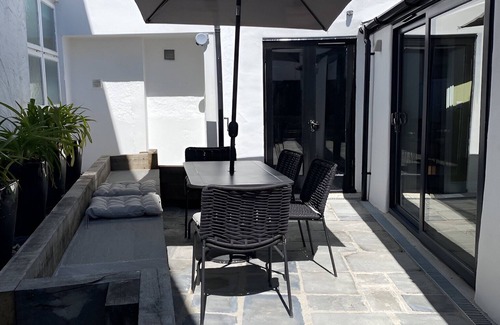 Charmouth House | Luxury Georgian Town House - Jurassic Coast heart of West Dorset, Pet-Friendly